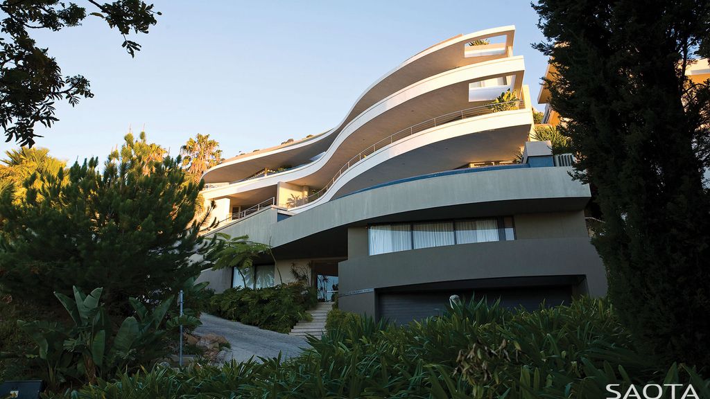 LGV 5 House a Single Project with Freeform Sculptural Design by SAOTA 4