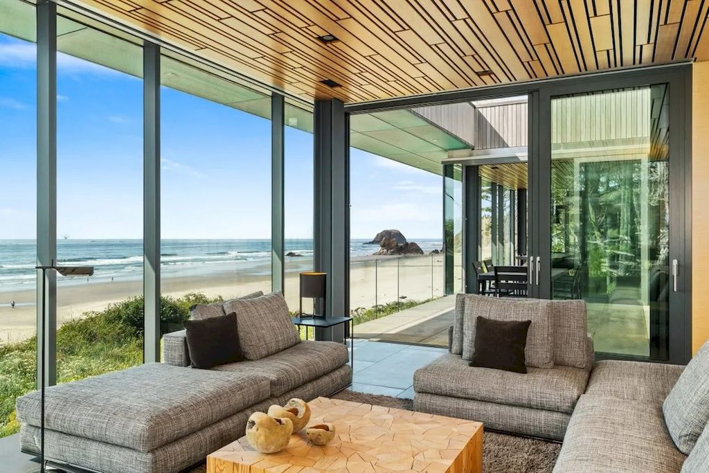 The Glass Oceanfront House in Oregon offers unparalleled quality, design, construction & finishes now available for sale. This home is located at 80644 Highway 101, Cannon Beach, Oregon