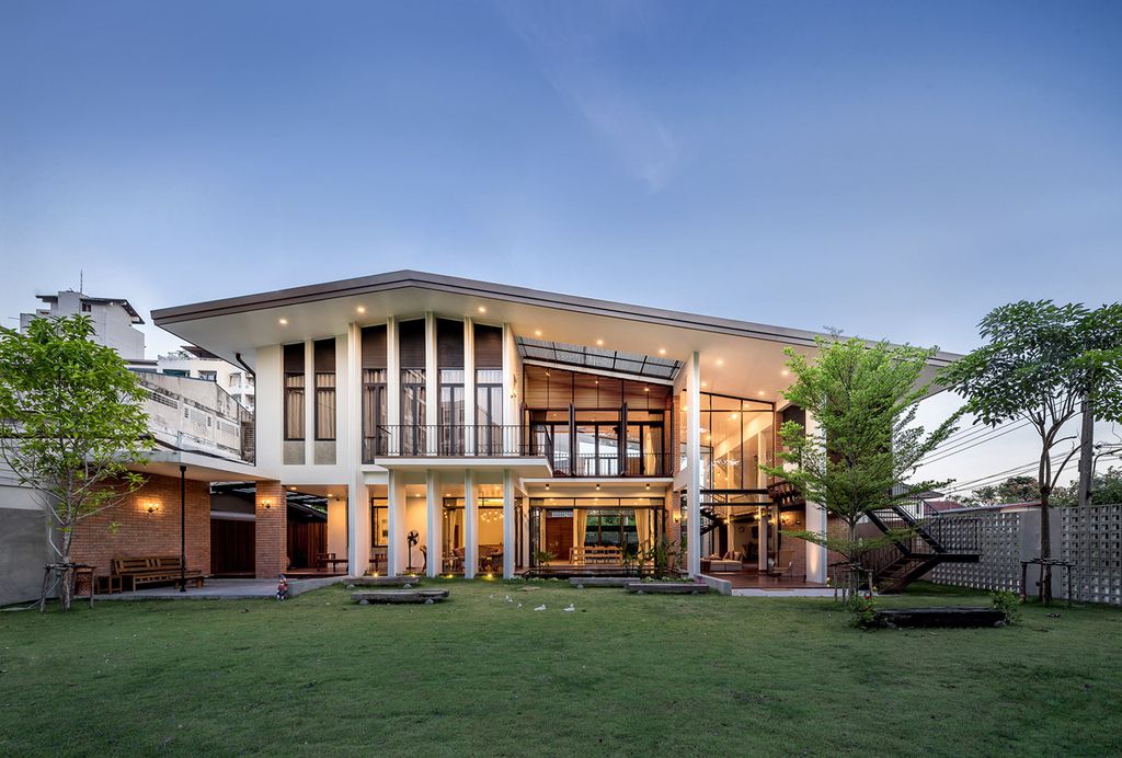 Lobster House Shows Distinctive Architecture by Puchong Satirapipatkul 10