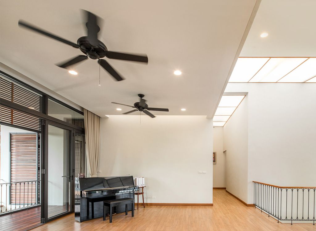 Lobster House Shows Distinctive Architecture by Puchong Satirapipatkul 3 1