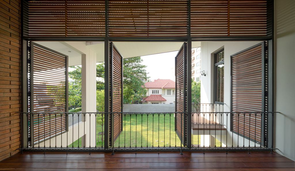 Lobster House Shows Distinctive Architecture by Puchong Satirapipatkul 5