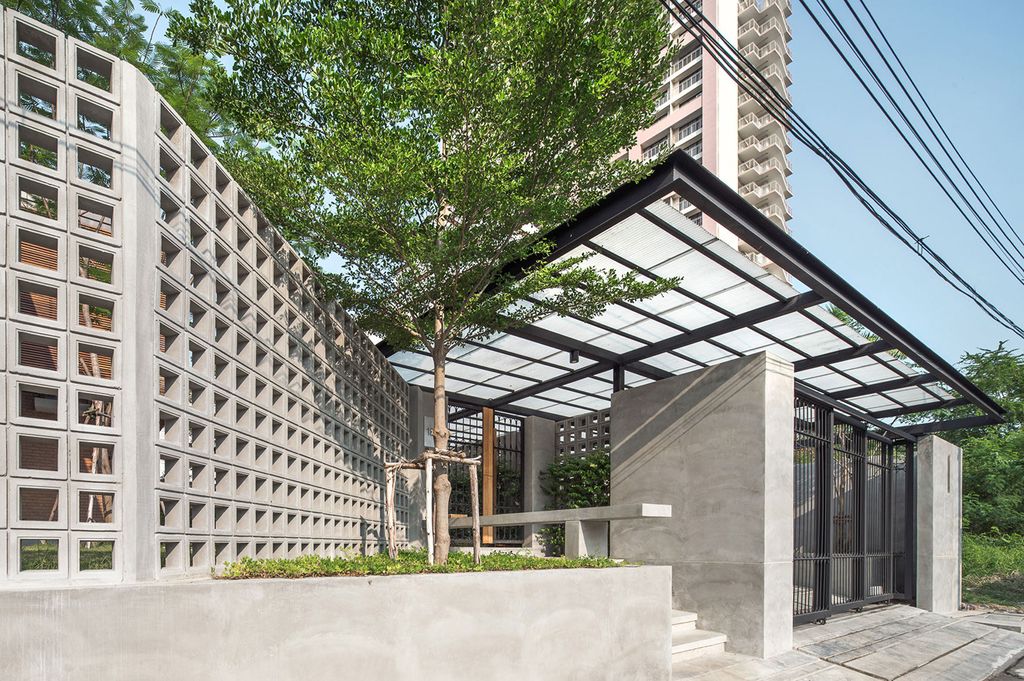 Lobster House Shows Distinctive Architecture by Puchong Satirapipatkul 6