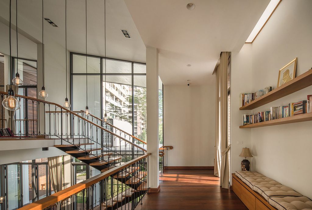 Lobster House Shows Distinctive Architecture by Puchong Satirapipatkul