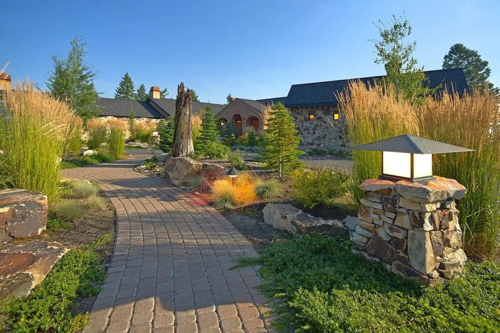 The Lookout Mountain Property is a secluded residence now available for sale. This home is located at 6008 W Lookout Mountain Ln, Spokane, Washington