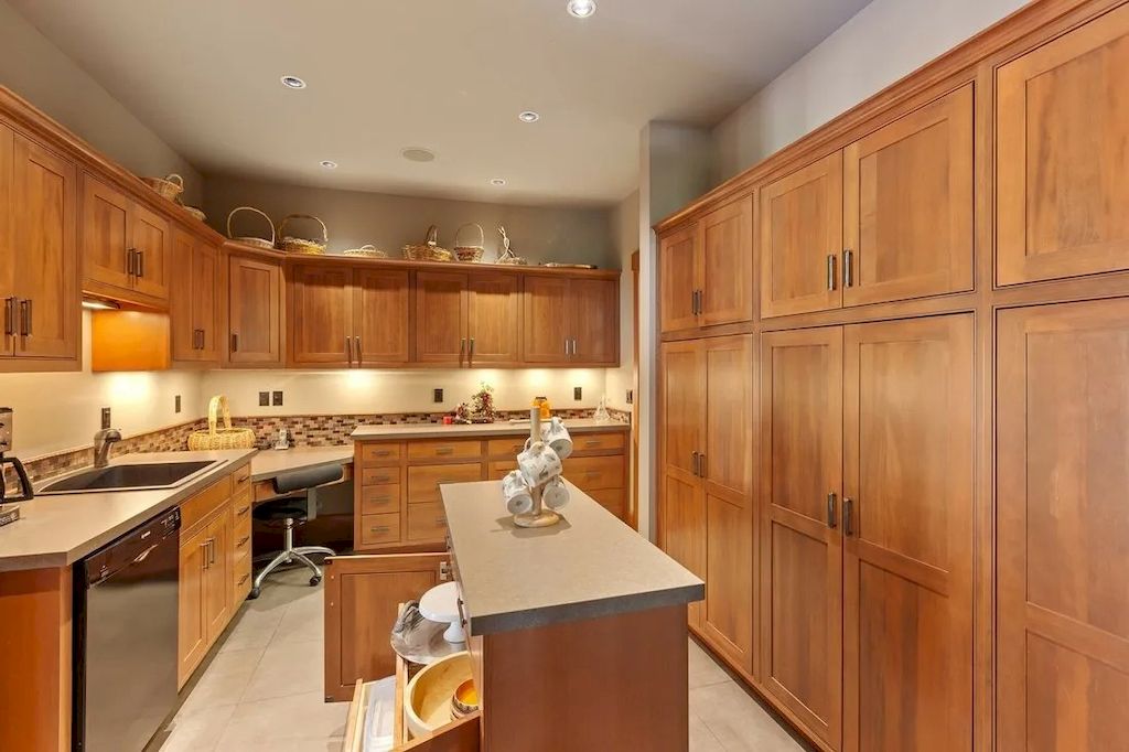 The Lookout Mountain Property is a secluded residence now available for sale. This home is located at 6008 W Lookout Mountain Ln, Spokane, Washington