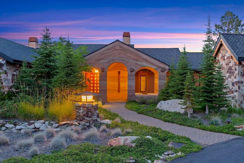 The Lookout Mountain Property is a secluded residence now available for sale. This home is located at 6008 W Lookout Mountain Ln, Spokane, Washington