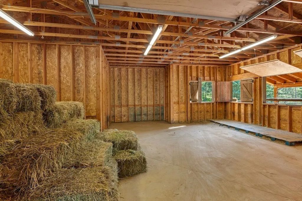 The Lookout Mountain Property is a secluded residence now available for sale. This home is located at 6008 W Lookout Mountain Ln, Spokane, Washington