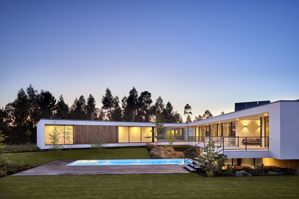 MC House a Stunning Spacious Horizontal Block by Lopes da Costa 13