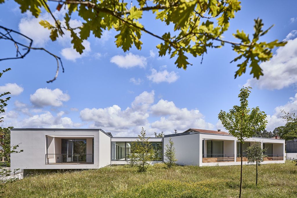MC House a Stunning Spacious Horizontal Block by Lopes da Costa 15