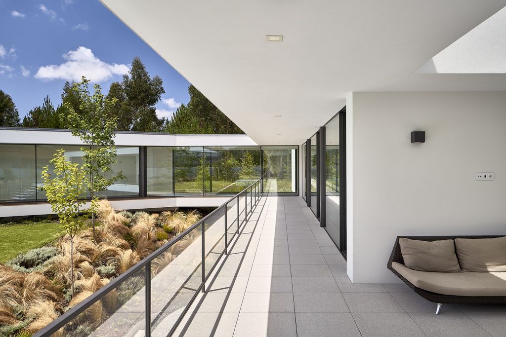 MC House, a Stunning Spacious Horizontal Block by Lopes da Costa