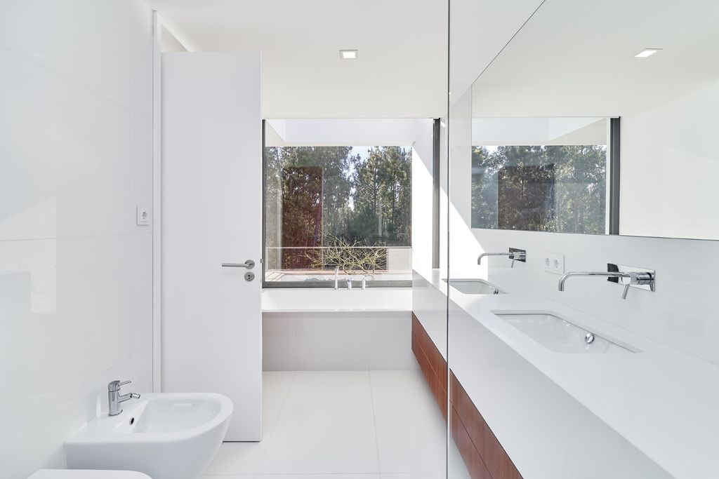 MC House, a Stunning Spacious Horizontal Block by Lopes da Costa
