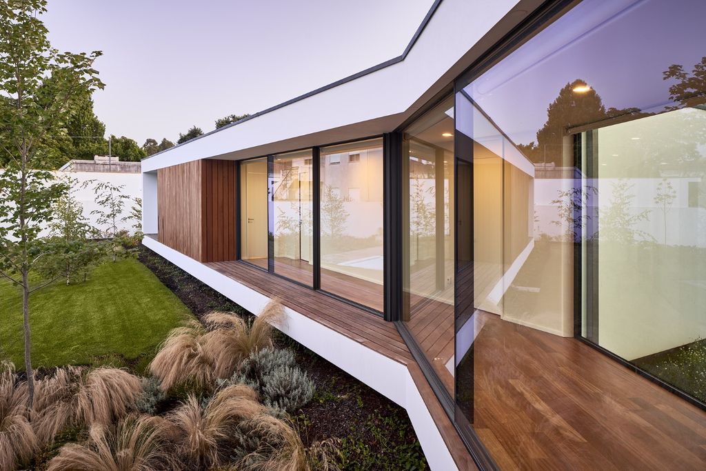 MC House, a Stunning Spacious Horizontal Block by Lopes da Costa