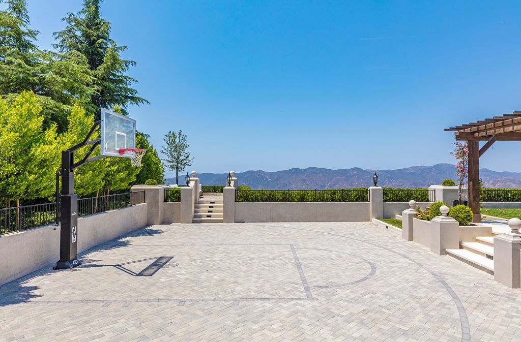 The French Mansion in California is a magnificent modern estate perched in the prestigious double-gated Estates at The Oaks of Calabasas now available for sale. This home located at 25314 Prado De La Felicidad, Calabasas, California