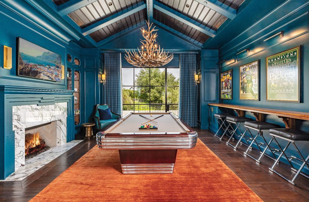 The French Mansion in California is a magnificent modern estate perched in the prestigious double-gated Estates at The Oaks of Calabasas now available for sale. This home located at 25314 Prado De La Felicidad, Calabasas, California