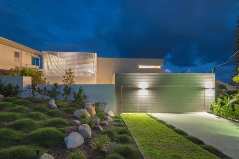 North Sunshine house with views of Sunshine Beach by Chris Clout Design ...