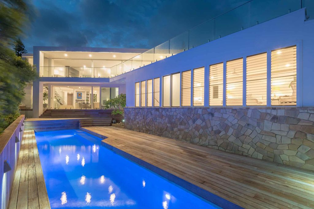 North Sunshine house with views of Sunshine Beach by Chris Clout Design
