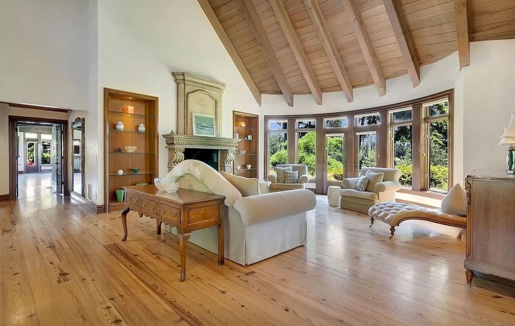 The One-of-a-Kind English Manor in Oregon combines prestigious entertaining areas with comfortable spaces now available for sale. This home is located at 2890 SW Riverfront Ter, Wilsonville, Oregon