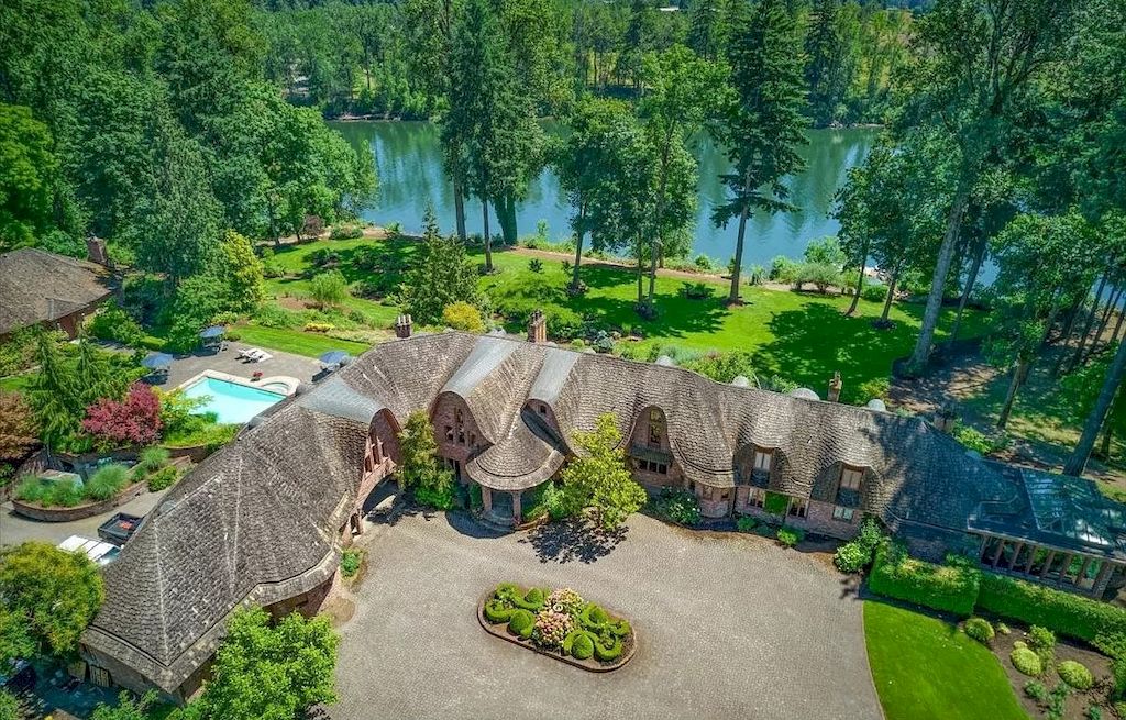 The One-of-a-Kind English Manor in Oregon combines prestigious entertaining areas with comfortable spaces now available for sale. This home is located at 2890 SW Riverfront Ter, Wilsonville, Oregon