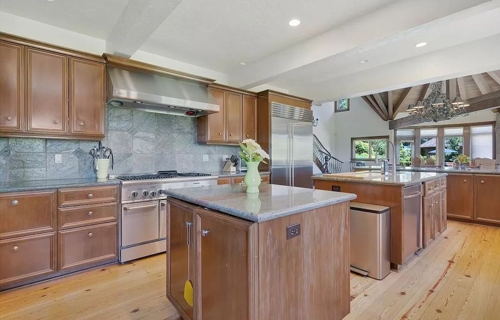 The One-of-a-Kind English Manor in Oregon combines prestigious entertaining areas with comfortable spaces now available for sale. This home is located at 2890 SW Riverfront Ter, Wilsonville, Oregon