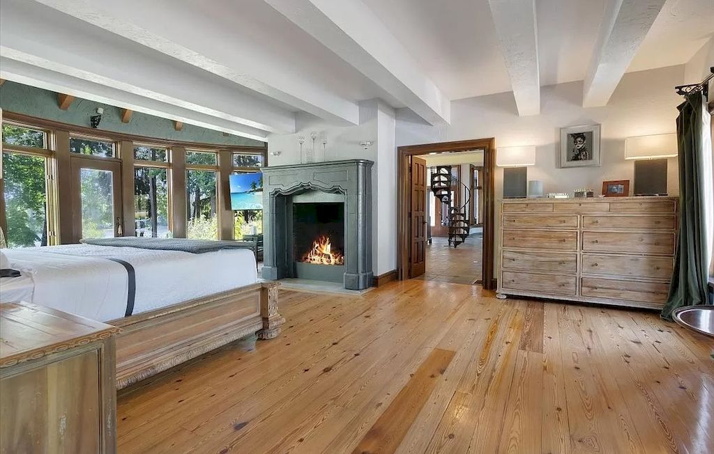The One-of-a-Kind English Manor in Oregon combines prestigious entertaining areas with comfortable spaces now available for sale. This home is located at 2890 SW Riverfront Ter, Wilsonville, Oregon