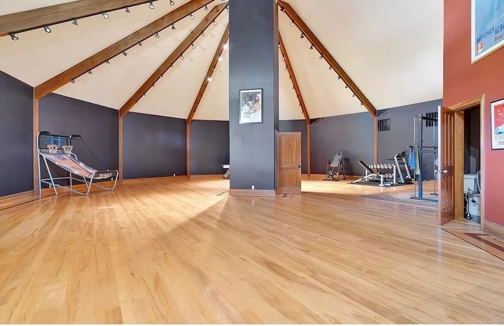 The One-of-a-Kind English Manor in Oregon combines prestigious entertaining areas with comfortable spaces now available for sale. This home is located at 2890 SW Riverfront Ter, Wilsonville, Oregon