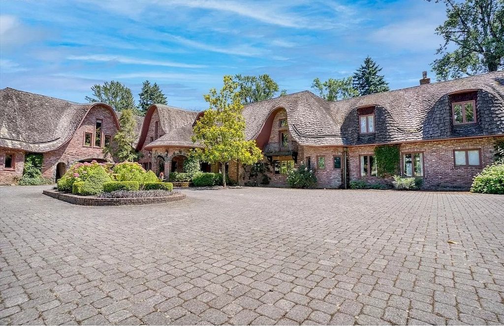 The One-of-a-Kind English Manor in Oregon combines prestigious entertaining areas with comfortable spaces now available for sale. This home is located at 2890 SW Riverfront Ter, Wilsonville, Oregon