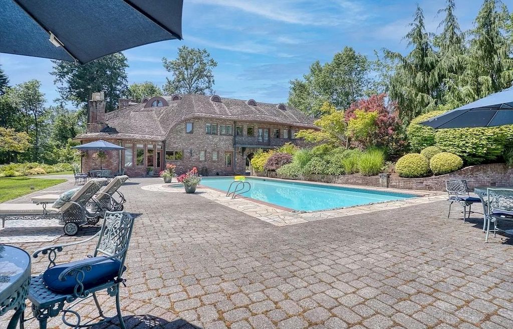 The One-of-a-Kind English Manor in Oregon combines prestigious entertaining areas with comfortable spaces now available for sale. This home is located at 2890 SW Riverfront Ter, Wilsonville, Oregon