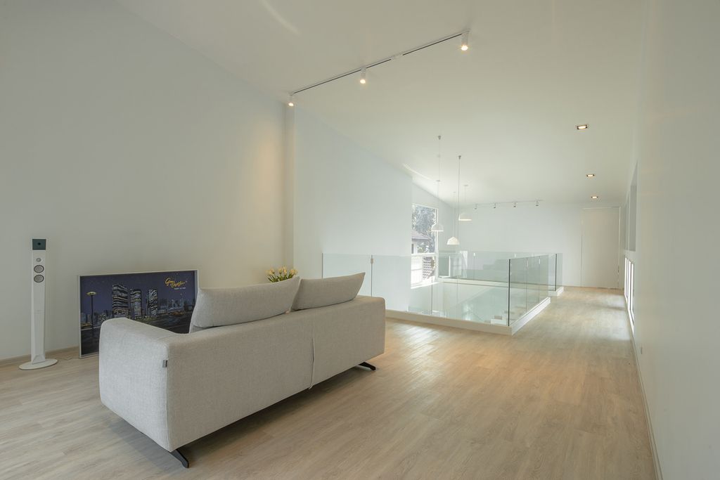Pie House An Impressive White Concrete Block by Greenbox Design 11