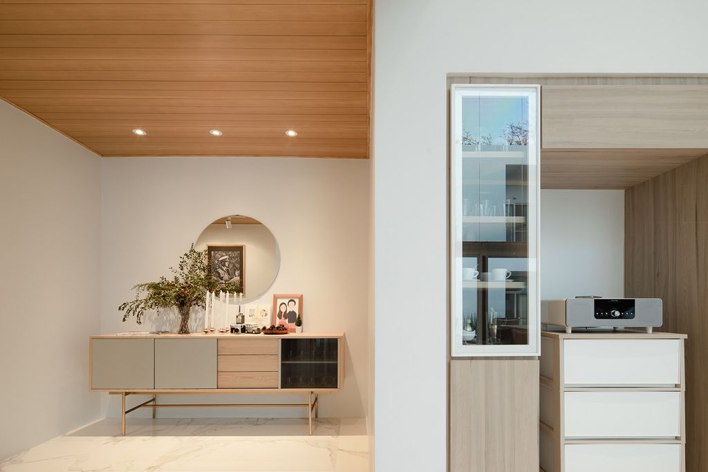 Pie House An Impressive White Concrete Block by Greenbox Design 17