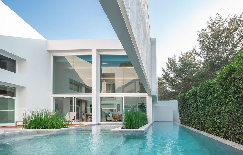 Pie House An Impressive White Concrete Block by Greenbox Design 19