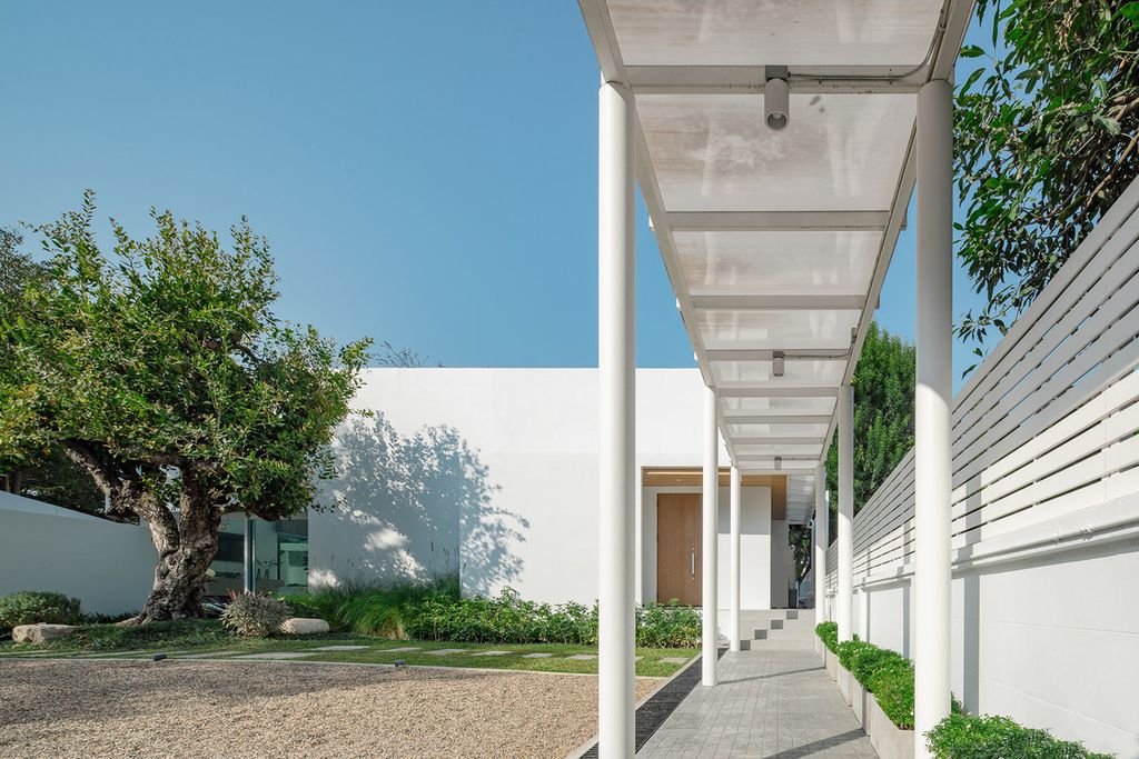 Pie House An Impressive White Concrete Block by Greenbox Design 7