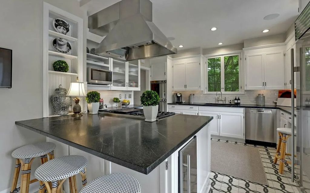 The Premier Mediterranean Home in Oregon is a Rare and out-of-the-ordinary home now available for sale. This home is located at 2681 SW Buenavista Dr, Portland, Oregon