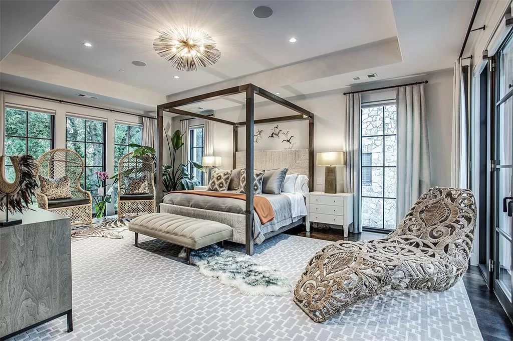 he Home in Dallas is a sophisticated property in a prime location in the fairway of University Park having strong indoor-outdoor connection now available for sale. This home located at 3928 Marquette St, Dallas, Texas