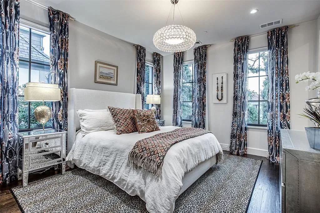 he Home in Dallas is a sophisticated property in a prime location in the fairway of University Park having strong indoor-outdoor connection now available for sale. This home located at 3928 Marquette St, Dallas, Texas