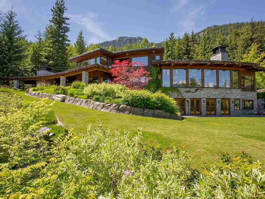 The Stone Timber House in Whistler is a secluded gated residence now available for sale. This home is located at 5476 Stonebridge Pl, Whistler, BC V0N 1B3, Canada