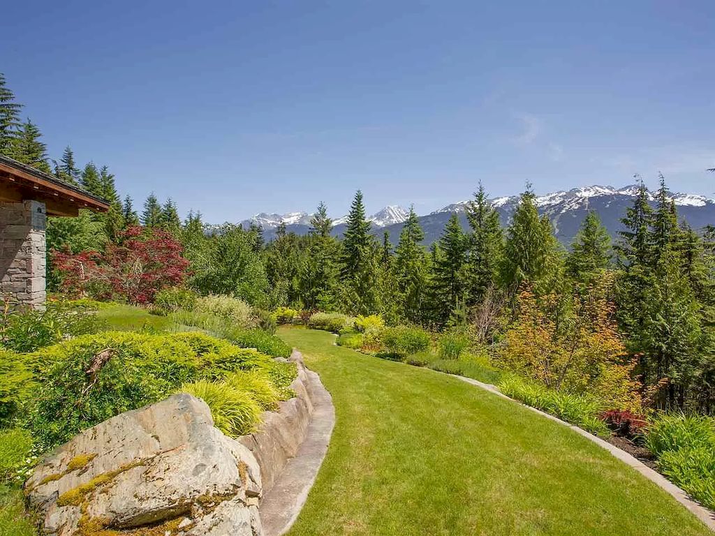 The Stone Timber House in Whistler is a secluded gated residence now available for sale. This home is located at 5476 Stonebridge Pl, Whistler, BC V0N 1B3, Canada