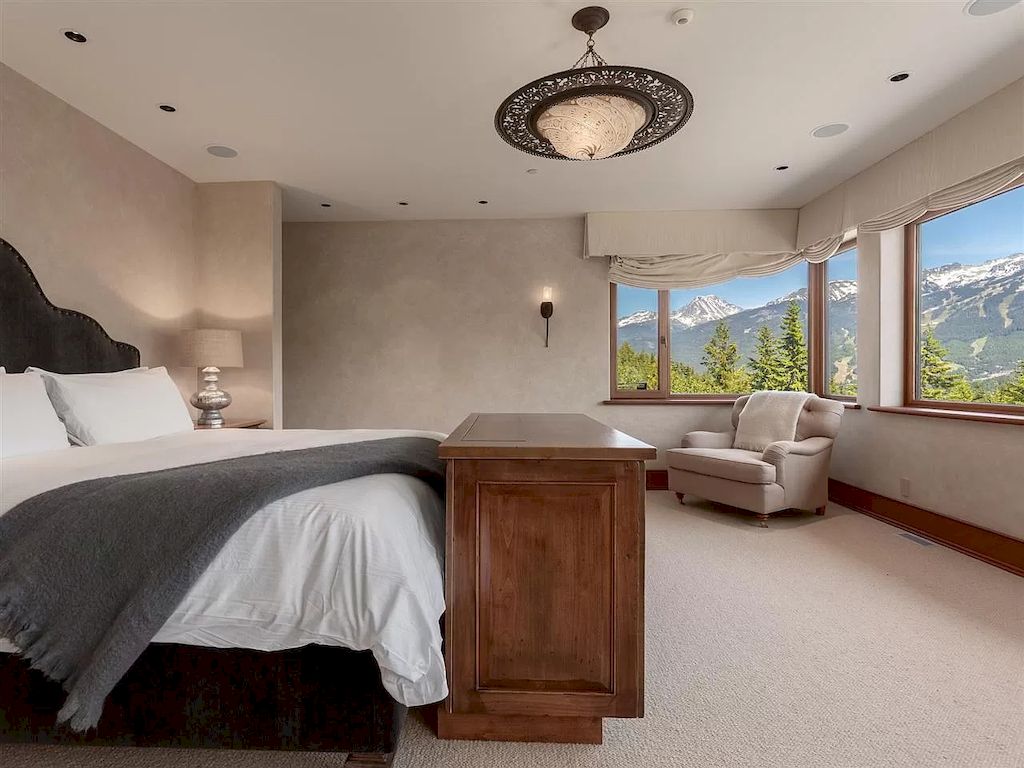 The Stone Timber House in Whistler is a secluded gated residence now available for sale. This home is located at 5476 Stonebridge Pl, Whistler, BC V0N 1B3, Canada