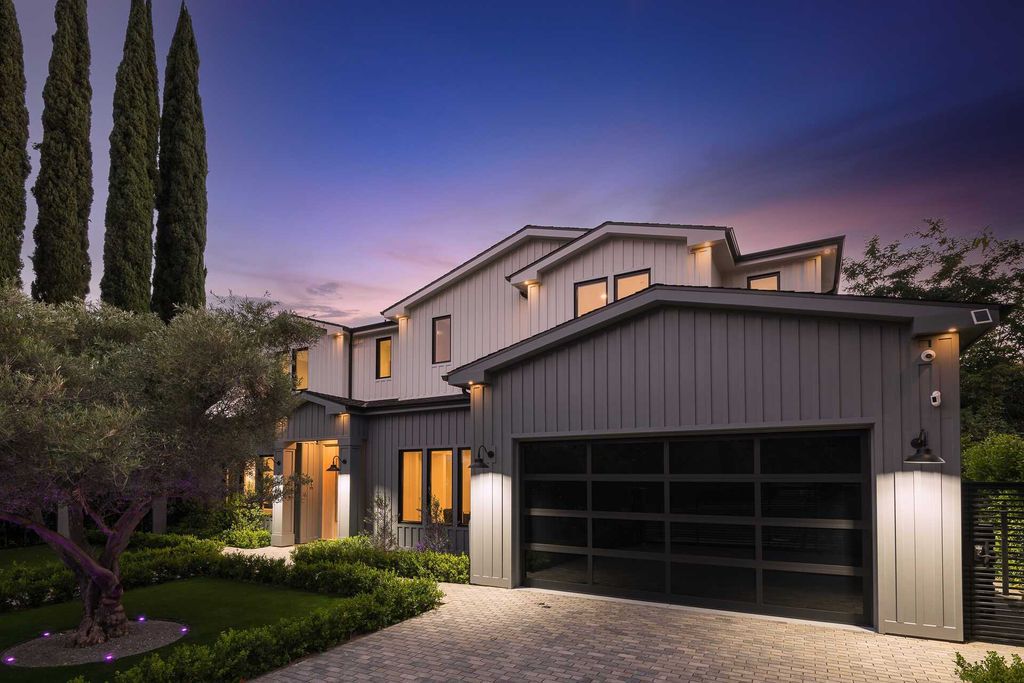 The Modern Farmhouse is a stunning newly constructed gated modern property centrally located in desirable Studio City now available for sale. This home located at 4533 Gentry Ave, Valley Village, California