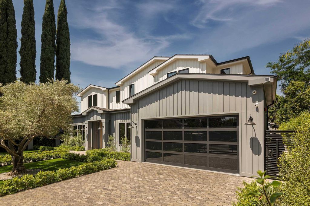 The Modern Farmhouse is a stunning newly constructed gated modern property centrally located in desirable Studio City now available for sale. This home located at 4533 Gentry Ave, Valley Village, California