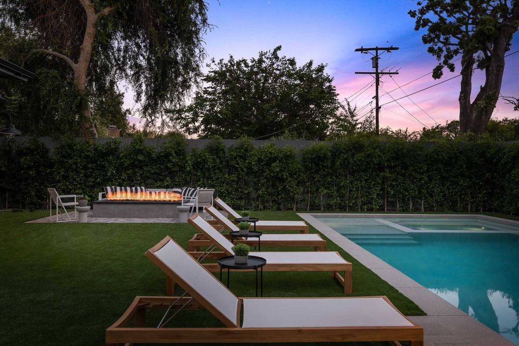 The Modern Farmhouse is a stunning newly constructed gated modern property centrally located in desirable Studio City now available for sale. This home located at 4533 Gentry Ave, Valley Village, California