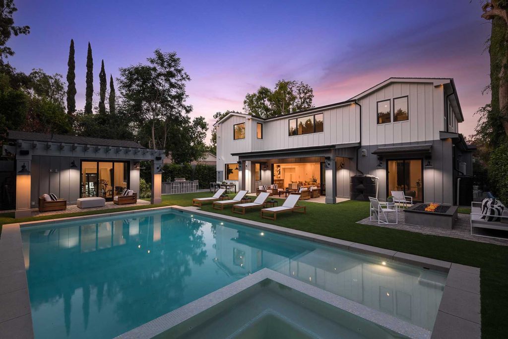 The Modern Farmhouse is a stunning newly constructed gated modern property centrally located in desirable Studio City now available for sale. This home located at 4533 Gentry Ave, Valley Village, California