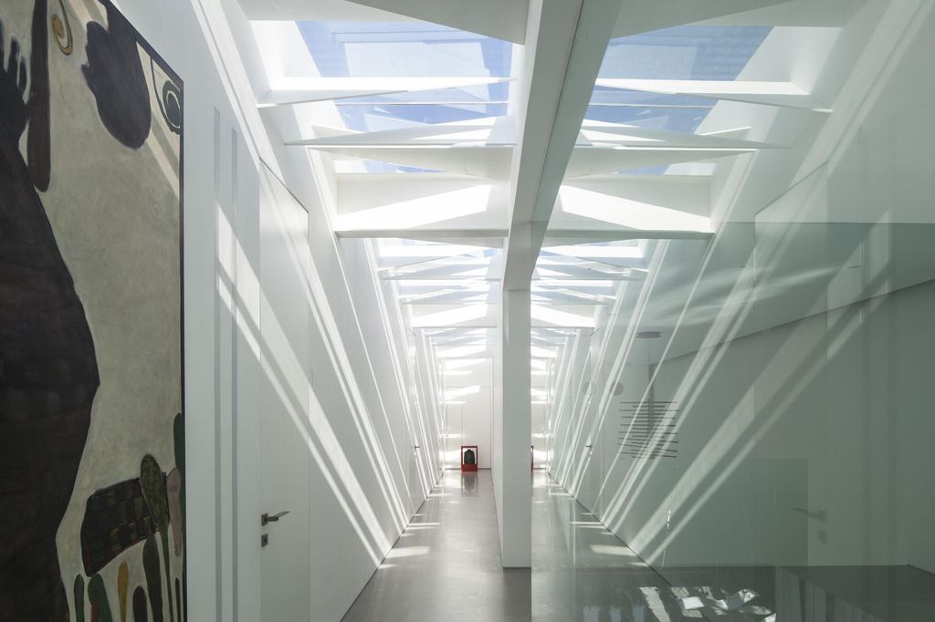 The White Gallery House Impressive Project by Pitsou Kedem Architects 1