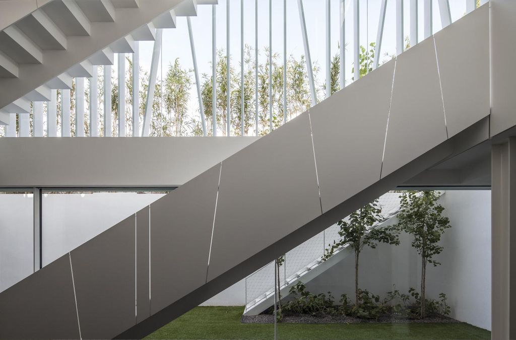 The White Gallery House, Impressive Project by Pitsou Kedem Architects