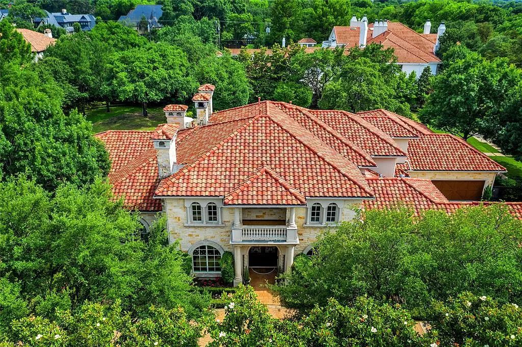 The Home in Dallas is an Old Preston Hollow estate meets elevated luxury living for a retreat of the highest order now available for sale. This home located at 5810 Park Ln, Dallas, Texas