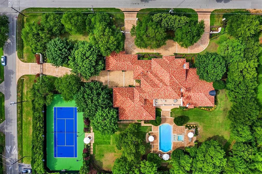 The Home in Dallas is an Old Preston Hollow estate meets elevated luxury living for a retreat of the highest order now available for sale. This home located at 5810 Park Ln, Dallas, Texas