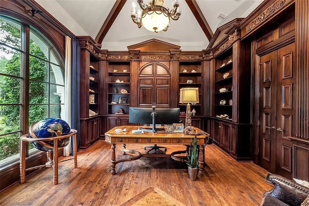 The Home in Dallas is an Old Preston Hollow estate meets elevated luxury living for a retreat of the highest order now available for sale. This home located at 5810 Park Ln, Dallas, Texas