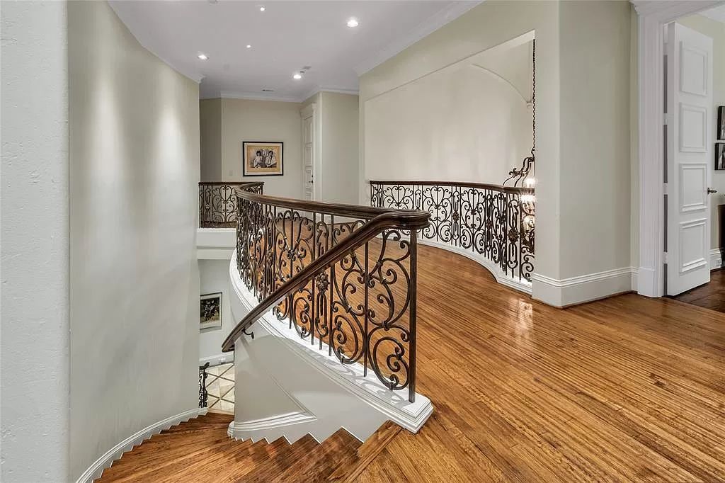 The Home in Dallas is an Old Preston Hollow estate meets elevated luxury living for a retreat of the highest order now available for sale. This home located at 5810 Park Ln, Dallas, Texas