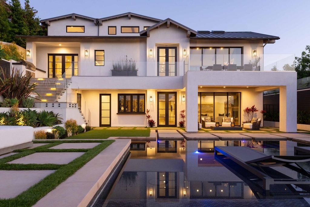 The Home in Corona Del Mar is a contemporary ocean view residence features sweeping ocean and Catalina views now available for sale. This home located at 409 De Sola Ter, Corona Del Mar, California
