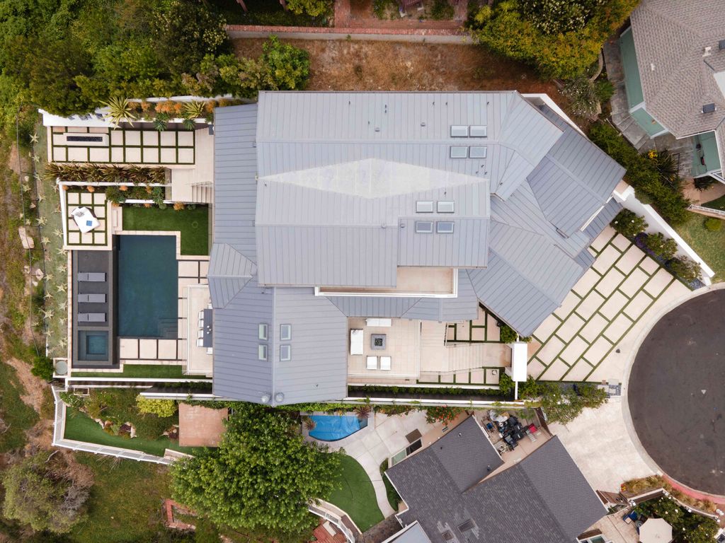 The Home in Corona Del Mar is a contemporary ocean view residence features sweeping ocean and Catalina views now available for sale. This home located at 409 De Sola Ter, Corona Del Mar, California