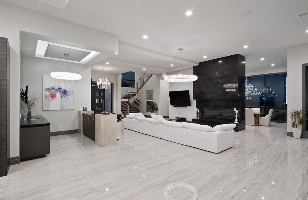 The Rancho Santa Fe Home is a private modern estate with breathtaking views of the ocean, canyons, and mountains in the community of Cielo now available for sale. This home located at 8370 Via Rancho Cielo, Rancho Santa Fe, California